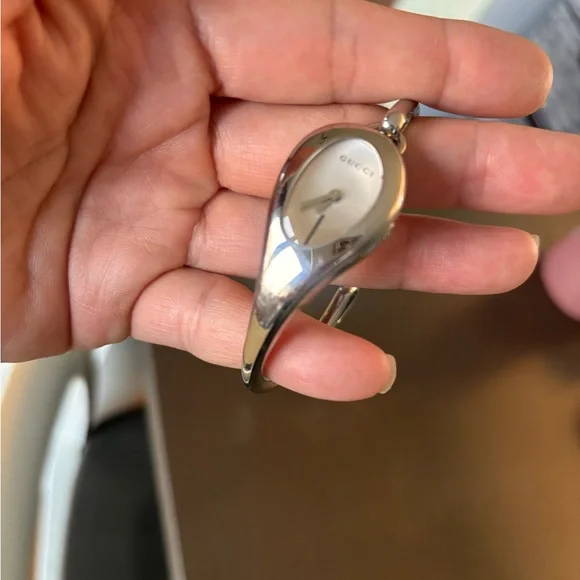 Gucci Stainless Steel bangle watch - Picture 4 of 9